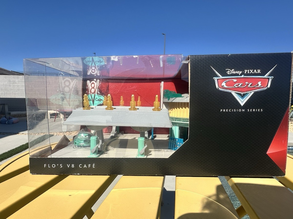 Mattel Disney Cars Precision Series Flo's V8 Cafe Playset (CMJ18