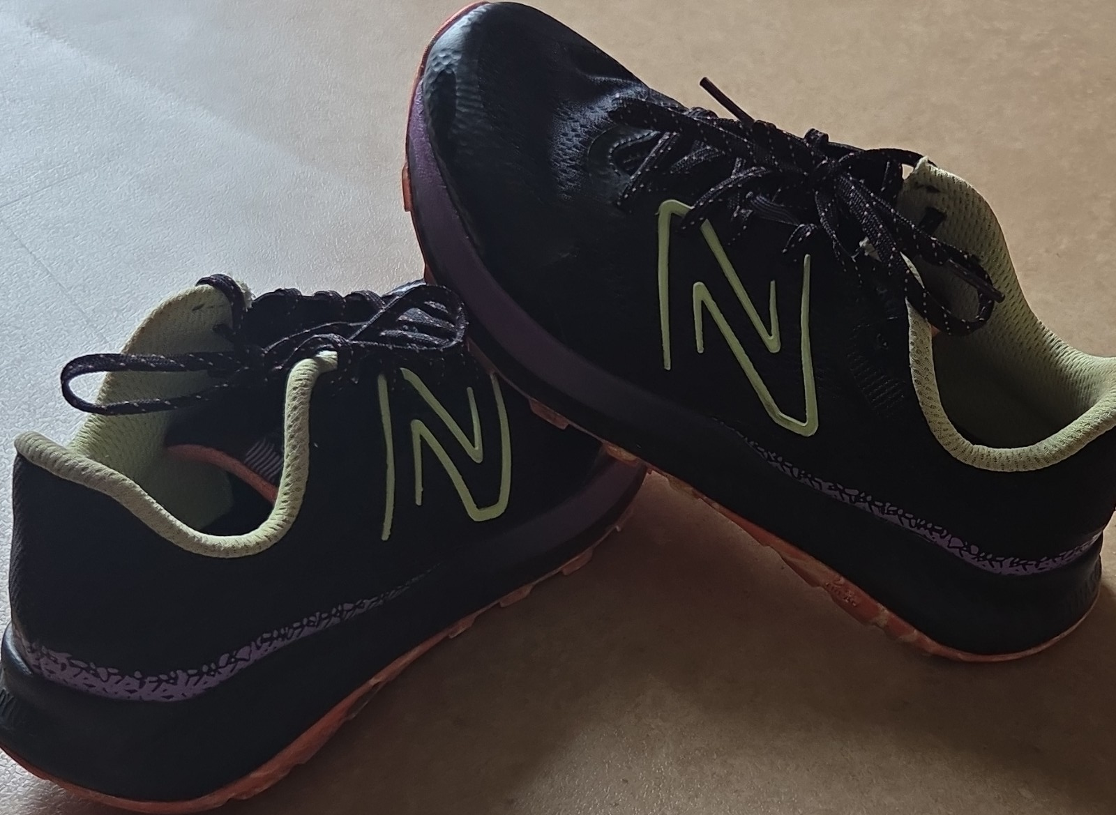 New Balance Women's Black Green Orange Mesh Low Top Athletic Sneakers Lace Up