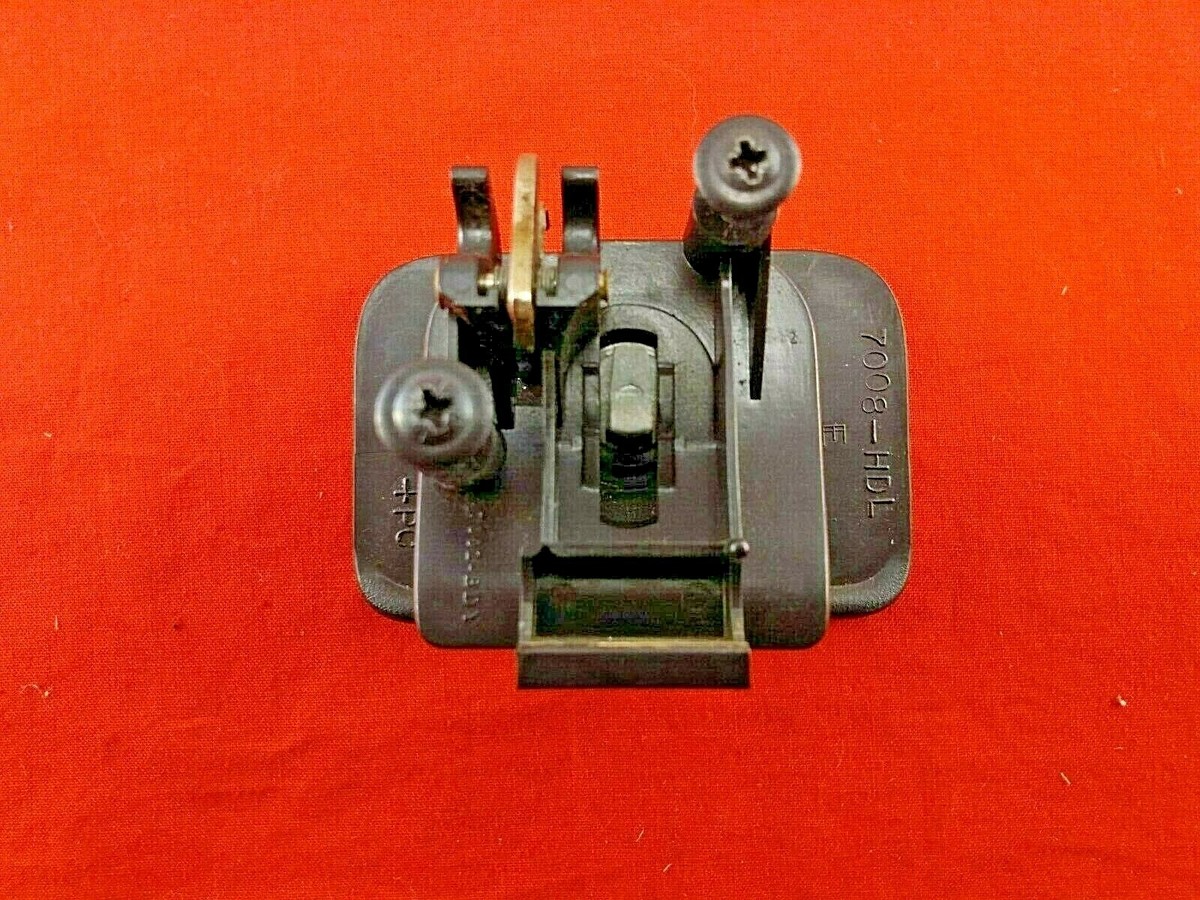 Cadillac CTS SRX XLR STS Glove Box Storage Latch Handle Lock