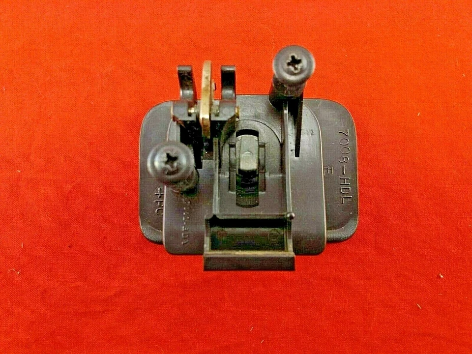 Cadillac CTS SRX XLR STS Guantera Almacenamiento Pestillo Manija Bloqueo 2086473 OEM NEGRO Foto 3 de 4