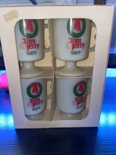 Tom & Jerry Drinks Footed Mug Milk Glass 1979 Collector Series Cup Christmas