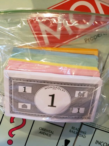 Monopoly Board Game Classic 2004 Parker Brothers Hasbro property trading finance - Picture 10 of 12