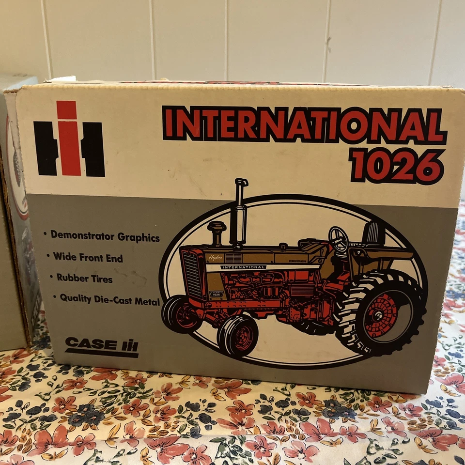 1/16 ERTL INTERNATIONAL 1026 "PERSONALIZADO" ORO DEMO TRACTOR DE JUGUETE, JUGUETE DE GRANJA Foto 4 de 4