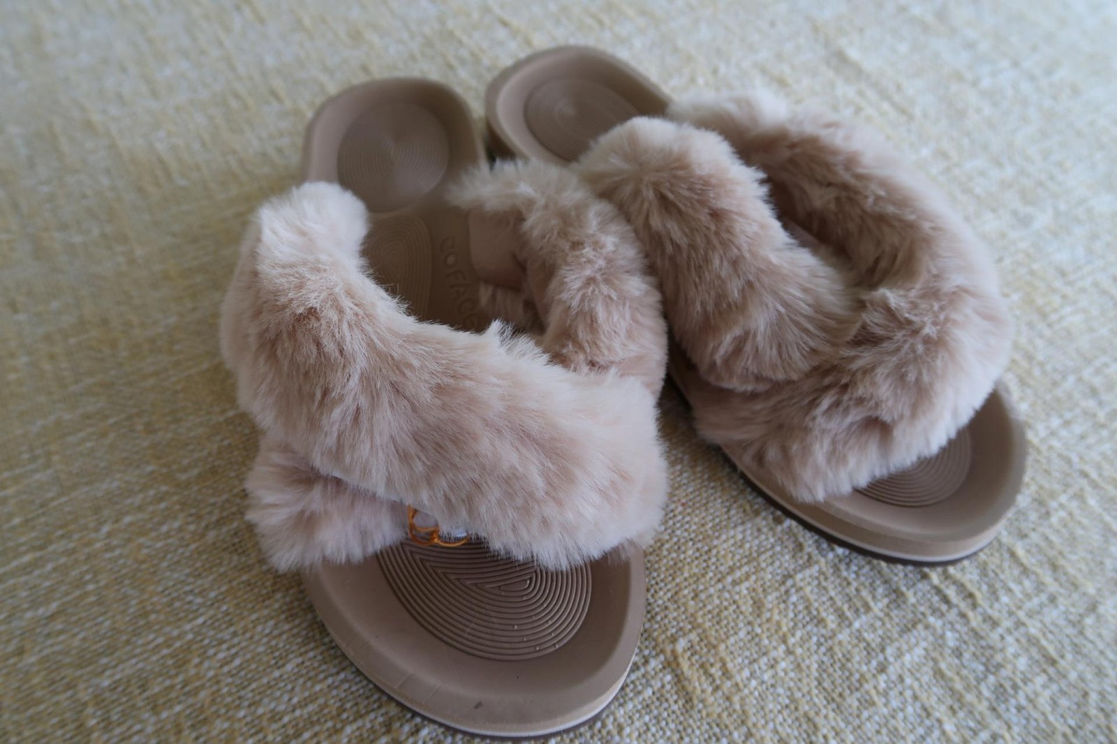 SAOLA Pantofole Coface Vaniglia Peluche Suola Incrociata in Gomma Tg 9 10