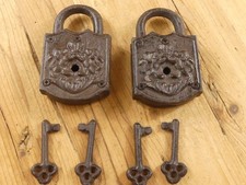 2 juegos de cerraduras y llaves de hierro fundido grandes de aspecto antiguo acabado utilería esqueleto