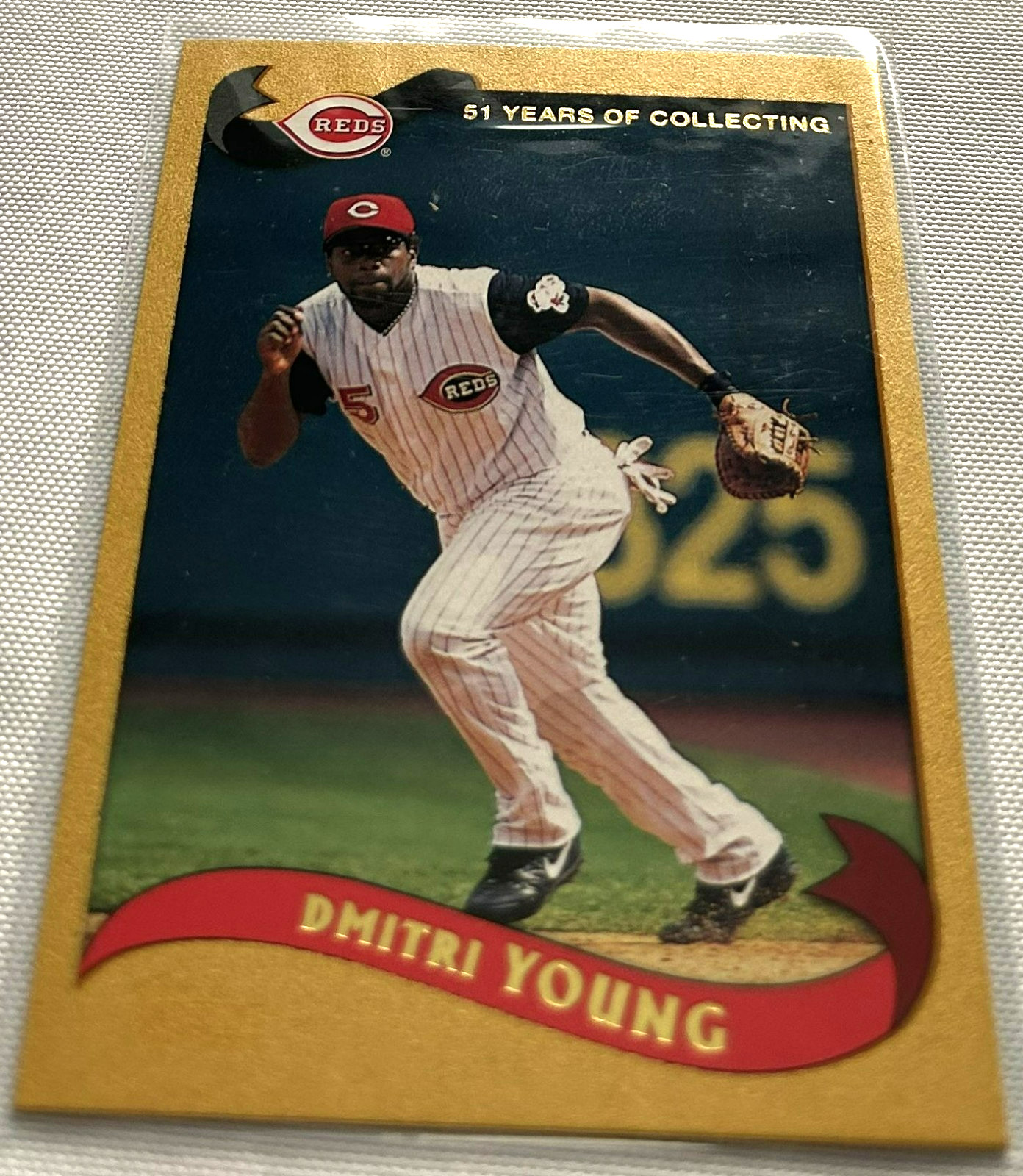 2002 Topps Baseball Dmitri Young Cincinnati Reds Gold Parallel #19 #d 1073/2002