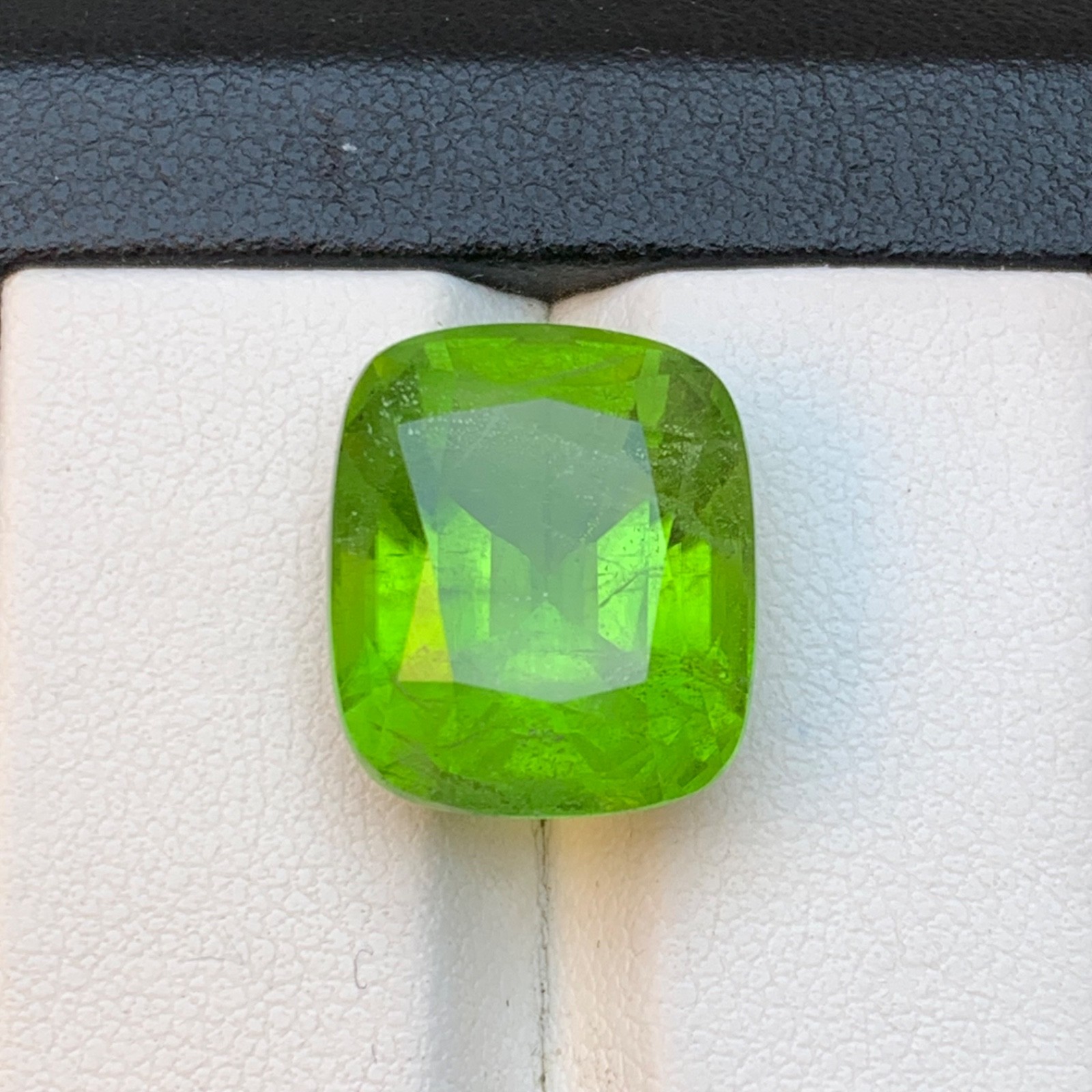 16.20 Carat Vivid Green Natural Peridot Cushion Cut Loose Gemstone for Jewelry