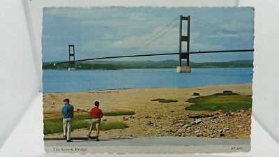 Alte Postkarte zwei junge Jungs am Ufer der neu gebauten Severn-Brücke