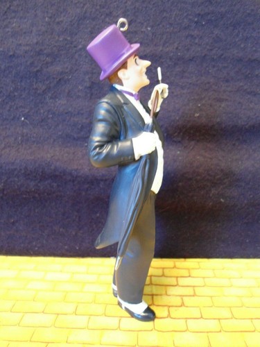 Hallmark Limited Edition THE PENGUIN Christmas Tree Ornament and Itty Bitty - Picture 7 of 12