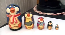 Set 5 nesting painted wooden penguin dolls Family 3 1/2" largest Excellent NEW