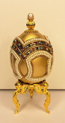 Schmuckschatulle in goldener Eiform mit Schmucksteinen - sehr guter Zustand - in Box - 13 cm