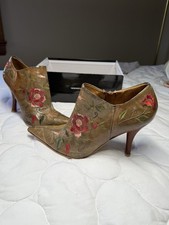 Vintage Nine West Rare Embroidered Boots