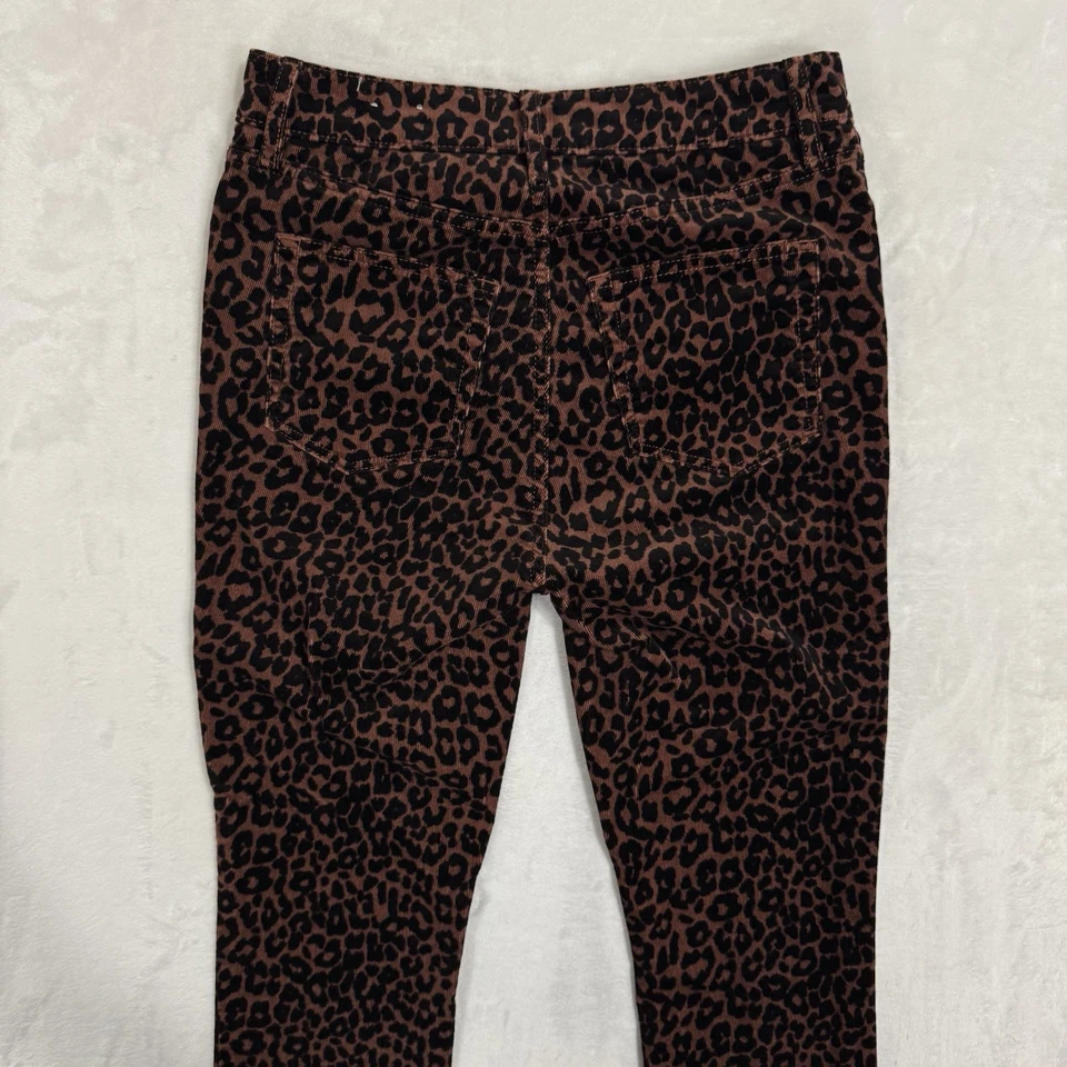 Pantalones de mezclilla de pana recortados ajustados cintura alta LOFT talla 27 negro marrón estampado de leopardo Foto 4 de 4