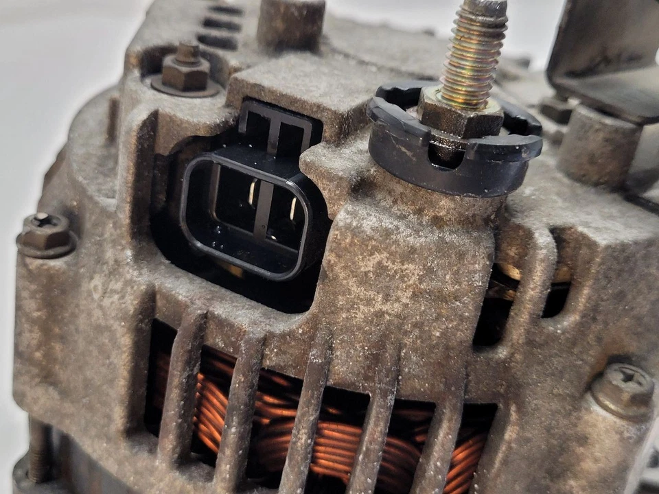 Alternador Infiniti QX4 2001-2002 231003W400         Foto 4 de 4