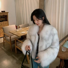 Fashion Korean White Fox Fur Coat Short Womens 2026 Winter New Lapel Collar Coat