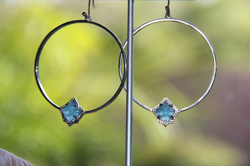 Pendientes de calcedonia Kendra Scott Elberta. Preciosa piedra preciosa de calcedonia azul aguamarina Foto 2 de 4