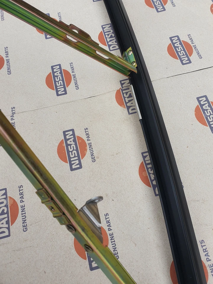 Marco de puerta ventilador derecho genuino DATSUN 1200 (se adapta a NISSAN B110 B120 Ute SUNNY) Foto 3 de 4