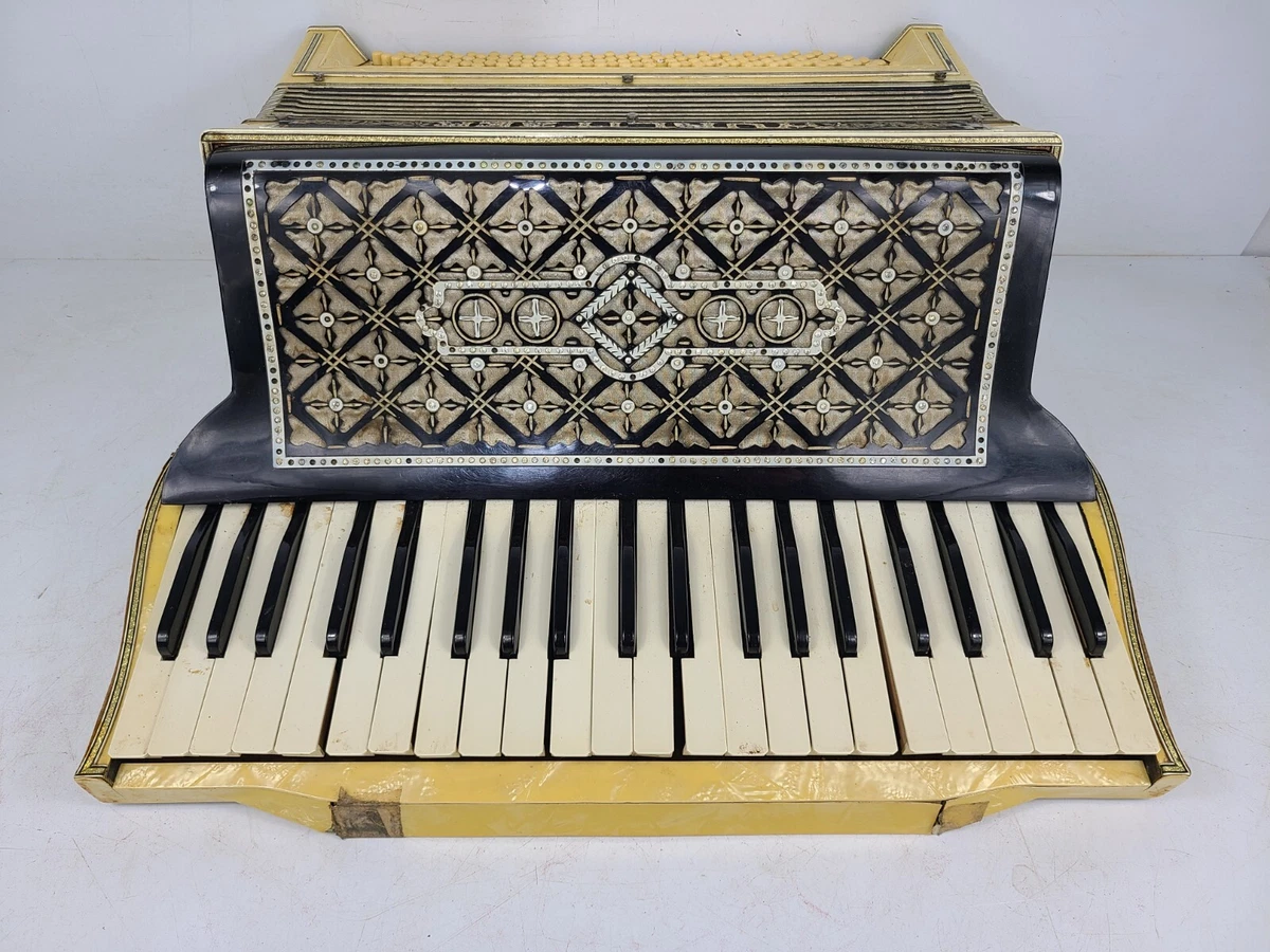 Vintage Wurlitzer Piano Accordion Full Size 19