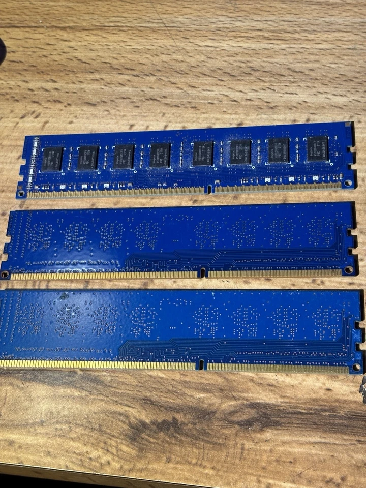 12GB (3x4GB) SK hynix DDR3 1600MHz PC3-12800U RAM Lot - As-Is, Appears New - Image 3 of 4