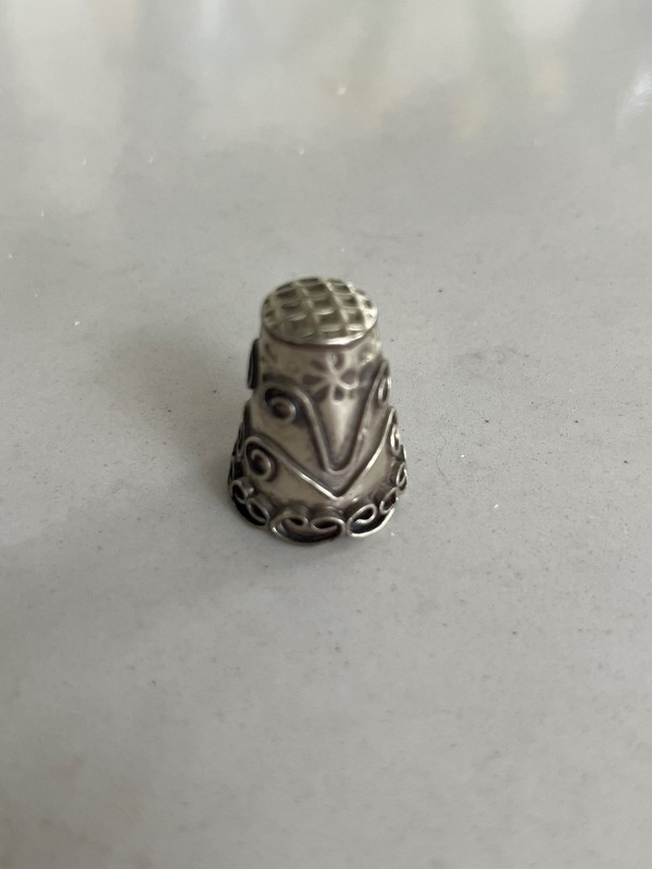 Beautiful Sterling Silver Thimble 20th Century Gently Used