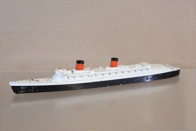 TRIANG MINIC SHIPS M702 RMS QUEEN ELIZABETH OCEAN LINER MODEL SHIP om