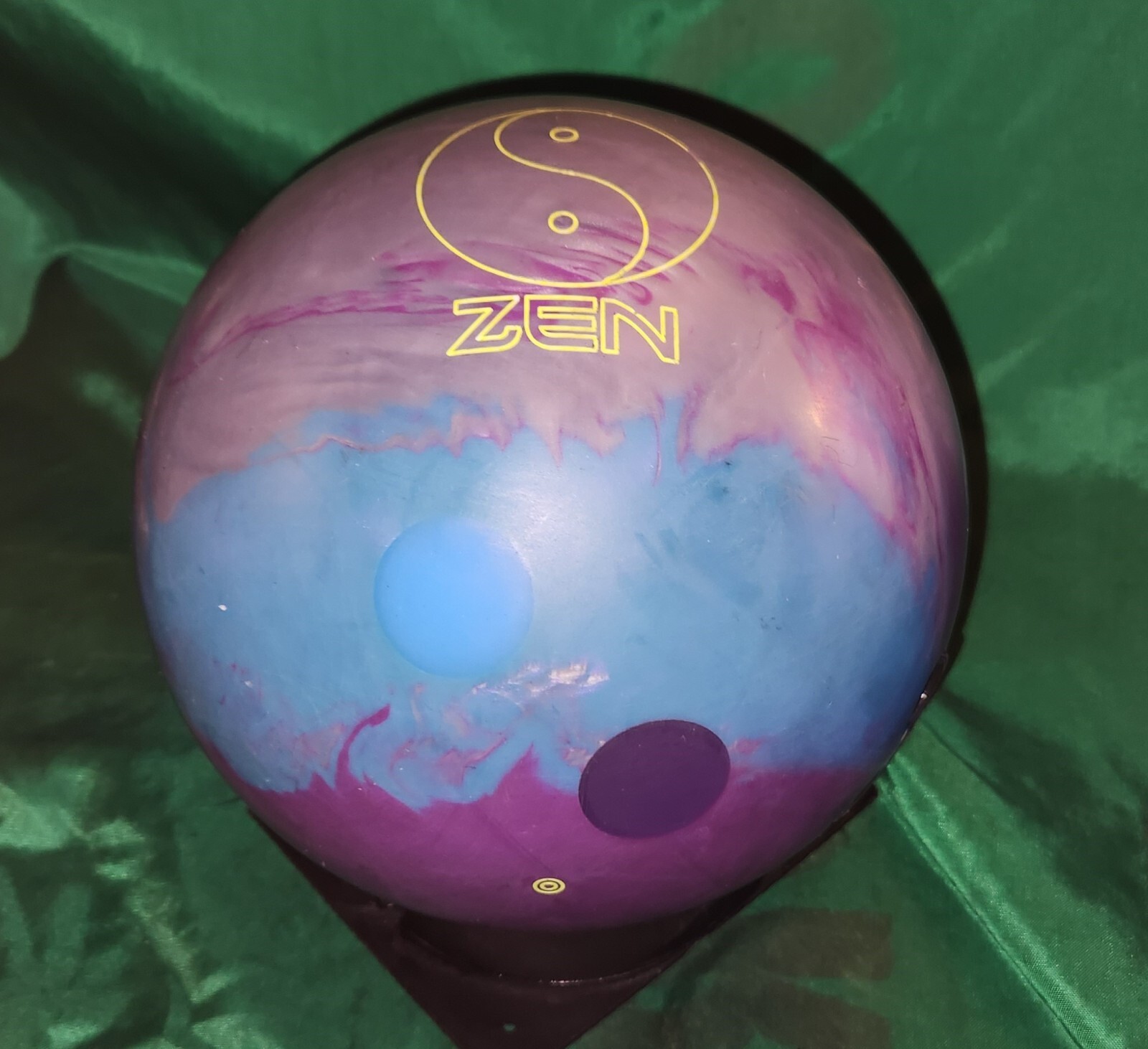 Global 900 Zen S77 Response Bowling Ball 15 lbs 12 oz Drilled, Preowned