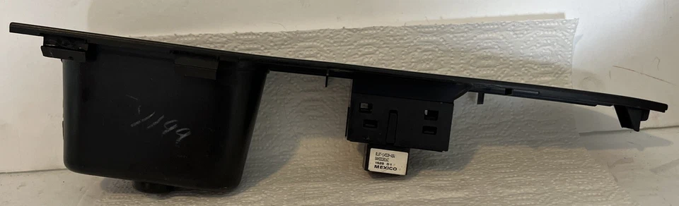 2011 Mercury Mariner Left front window switch w/ bezel #8L8T-14529-ABW - Image 4 of 4