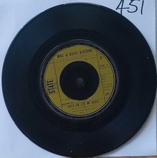 Hold On (To Me Babe) / Don't Do It Baby by Mac & Katie Kissoon - Single 7” Vinyl image