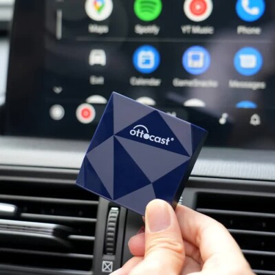 OTTOCAST CP-79 KABELLOSER ANDORID ADAPTER FÜR AUTOS MIT KABELGEBUNDENEM CARPLAY ALS STANDARD
