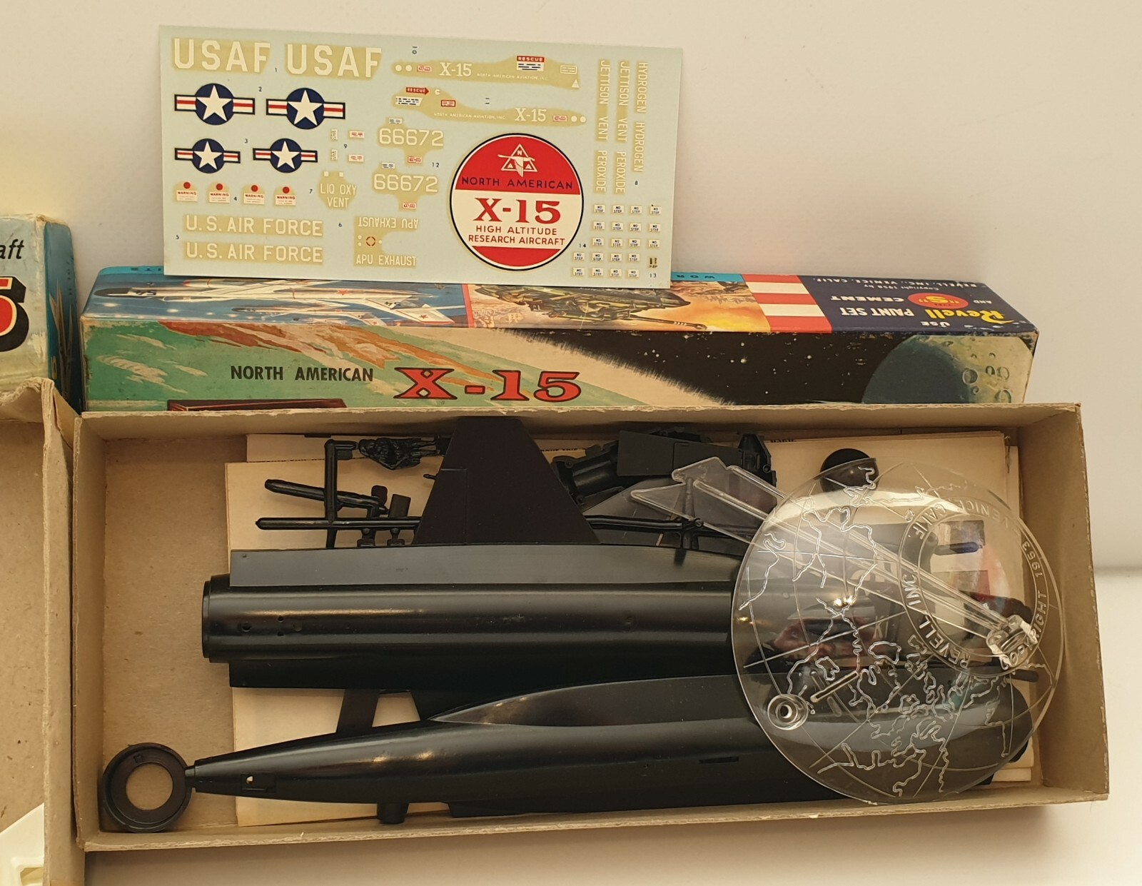 AVIATION VINTAGE BELL X5 & NORTH AMERICAN BELL X15 REVELL MODEL