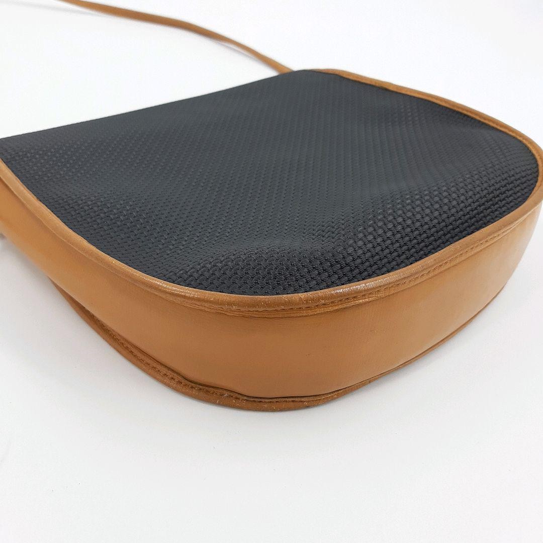 Borsa a tracolla Yves Saint Laurent in pelle navy con logo metallizzato