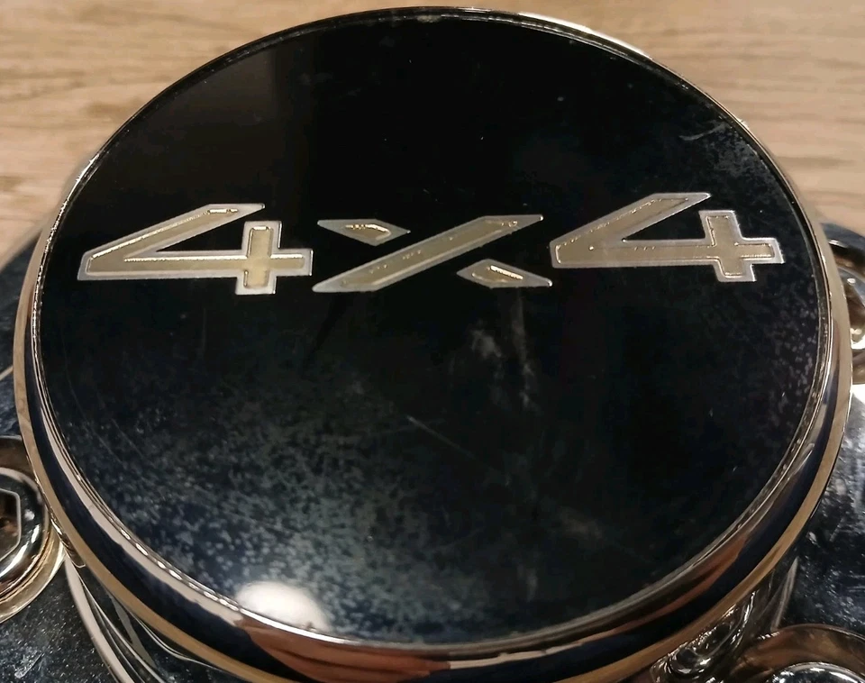 OEM 1988-1992 Chevrolet K2500 GMC Sierra Suburban 6 Lug 4x4 Center Cap 15550430c Foto 4 de 4