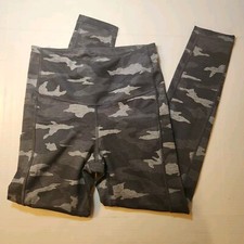Athleta Women's Camouflage Ultimate Camo 7/8 Tight Leggings Size XS Black  Grey