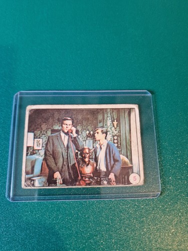 1966 Topps Batman Bat Laffs #5 Bruce Wayne and Dick Grayson — Raw