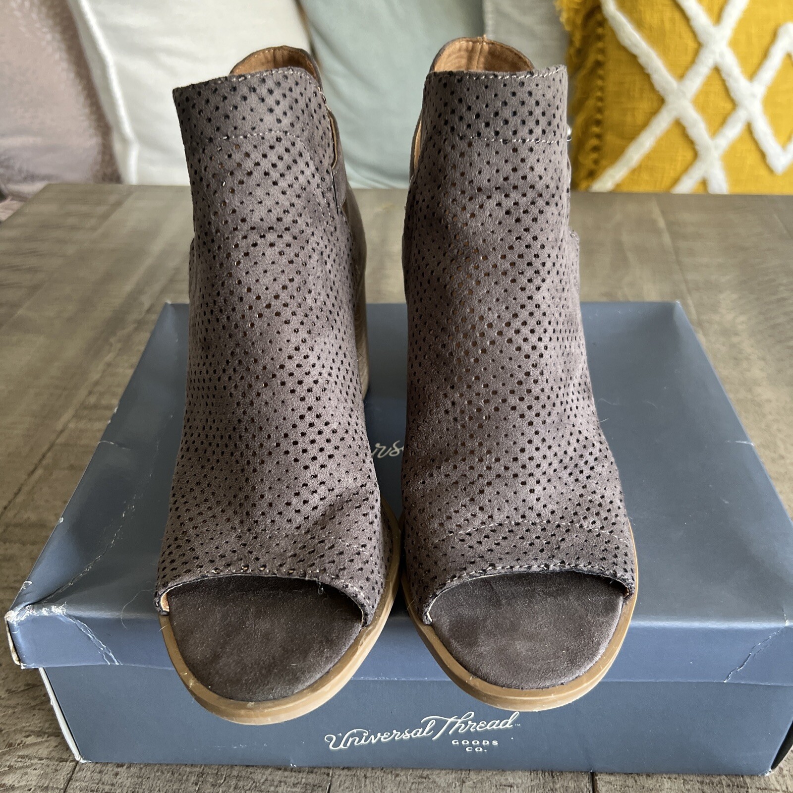 Universal Thread Lizzy Microsuede Bootie Gray Siz… - image 6