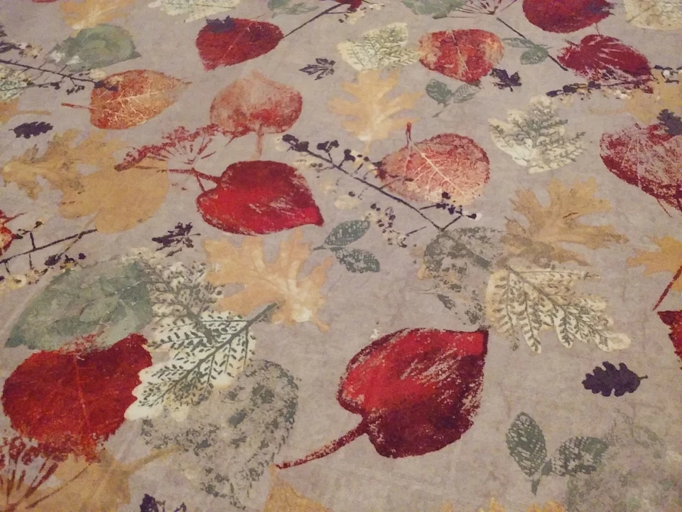 Beautiful 60" x 100" Food Network Tablecloth, 100% Polyester,excellent condition - Image 2 of 4