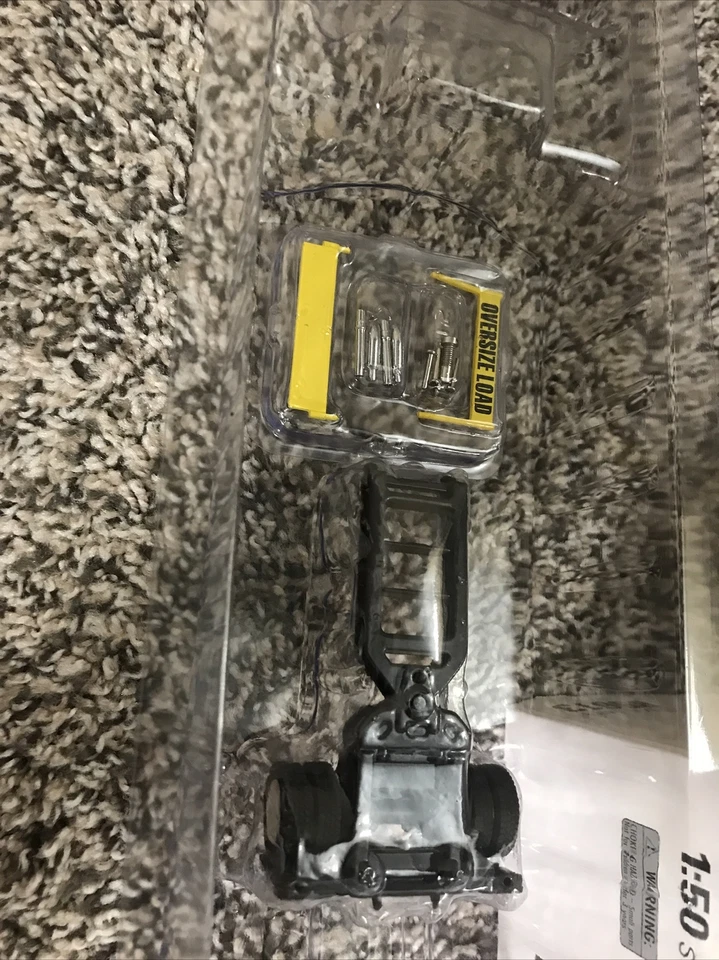 1:50 Diecast Masters International HX520 Semi w/Lowboy CAT 320DL Excavator NEW!! - Image 4 of 4