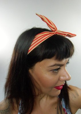 Bandeau rigide, twist, rouge foncé à pois blancs. - France
