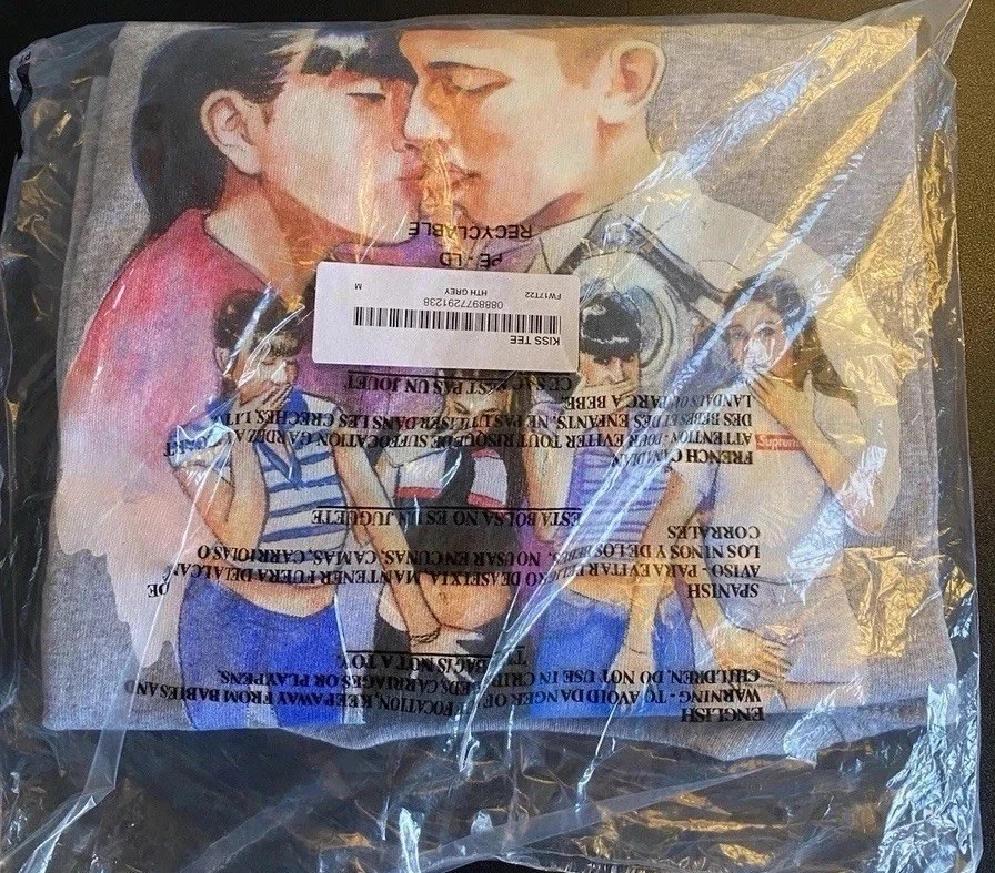 T shirt FW17 Supreme Kiss taille M gris moyen neuf avec étiquette neuf dans son emballage rare