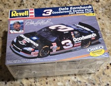 Revell Dale Earnhardt 3 Goodwrench Service Plus 2001 Monte Carlo Model Car 1:24