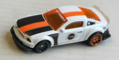Hot Wheels Silver Series 2005 Ford Mustang weiß HW Legends Tour Sportwagen ´05 - Bild 1 von 4