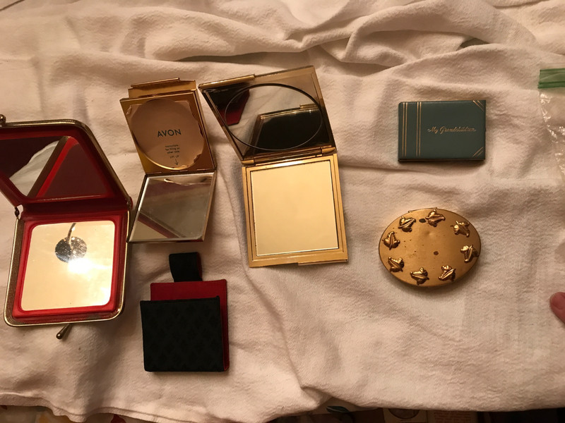 LOT OF 5 ASSORTED COMPACTS MIRRORS ,PICTURE COMPACT,AND MAKE-UP COMPACT