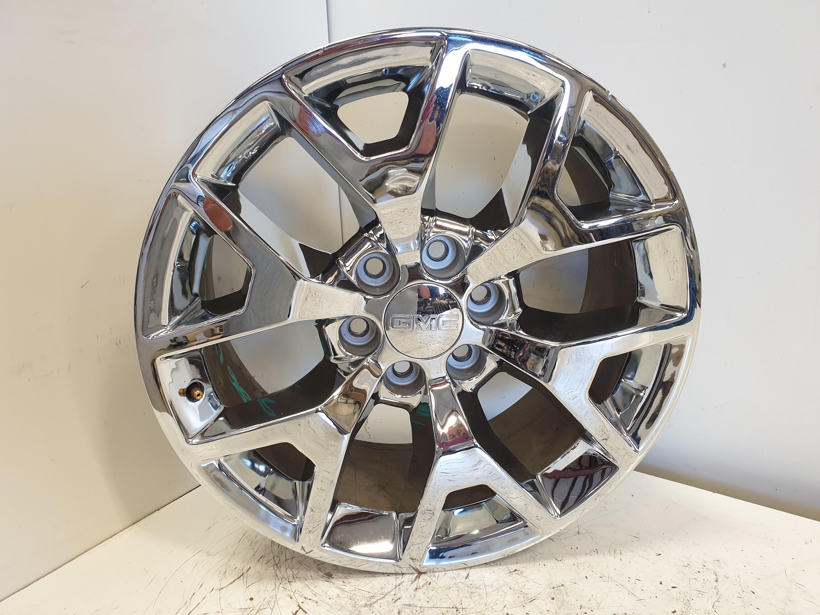 Wheel GMC SIERRA 1500 201416 20 x 9 CHROME Y SPOKE NZM USED OEM