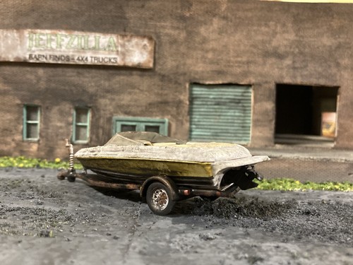 Boot & Anhänger maßgeschneidert 1/64 rostig verwitterter Scheunenfund grünes Licht verlassener Junker - Bild 9 von 13
