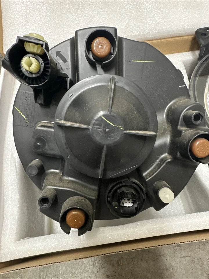 Faro de lámpara derecha halógeno de fábrica OEM 55112873AG para conductor Jeep Wrangler JL Foto 3 de 3