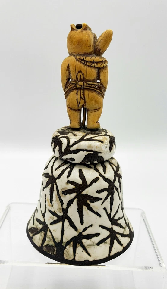 中国银色手绘珐琅铃带人物手柄和玉器大约 19 世纪 — 第 2/3 张图片