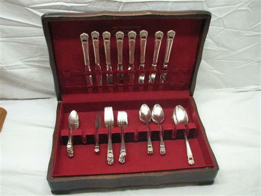 Set 1847 Rogers Bros Silver Plated Eternally Yours Flatware
