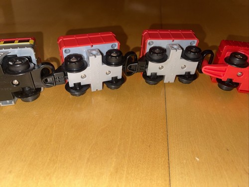 Fisher Price Geotrax Tracktown Railway Remote Control Train Engine Cars Coal - Imagen 11 de 12