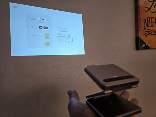 AURZEN ZIP ULTRA PORTABLE PROJECTOR In hand L@@K DZ001 - Afbeelding 4 van 6