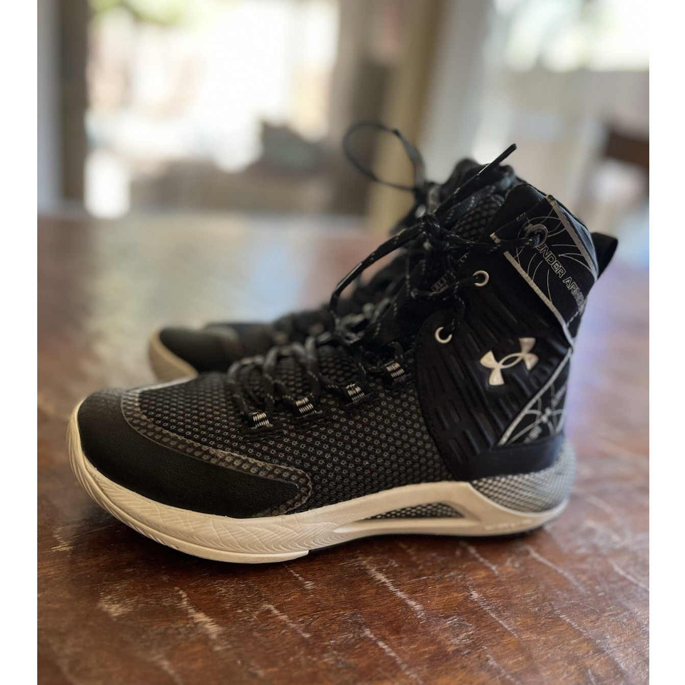 Black White 3023708-001